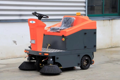 W1300新型工業掃地車